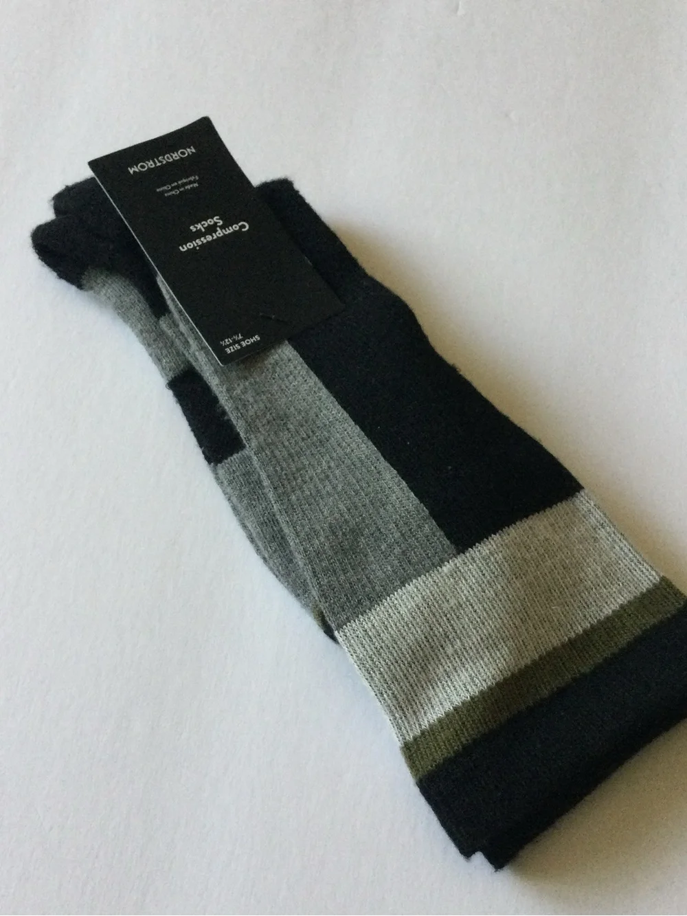 NORDSTROM MENS COMPRESSION SOCKS BLACK GRAY OS NWT